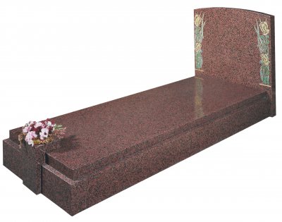 A Balmoral Red granite full memorial, with a cover slab and coloured rose design.